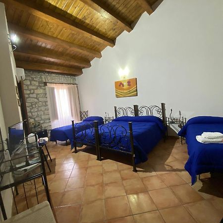 Affittacamere La Cartiera Palazzo Adriano Buitenkant foto