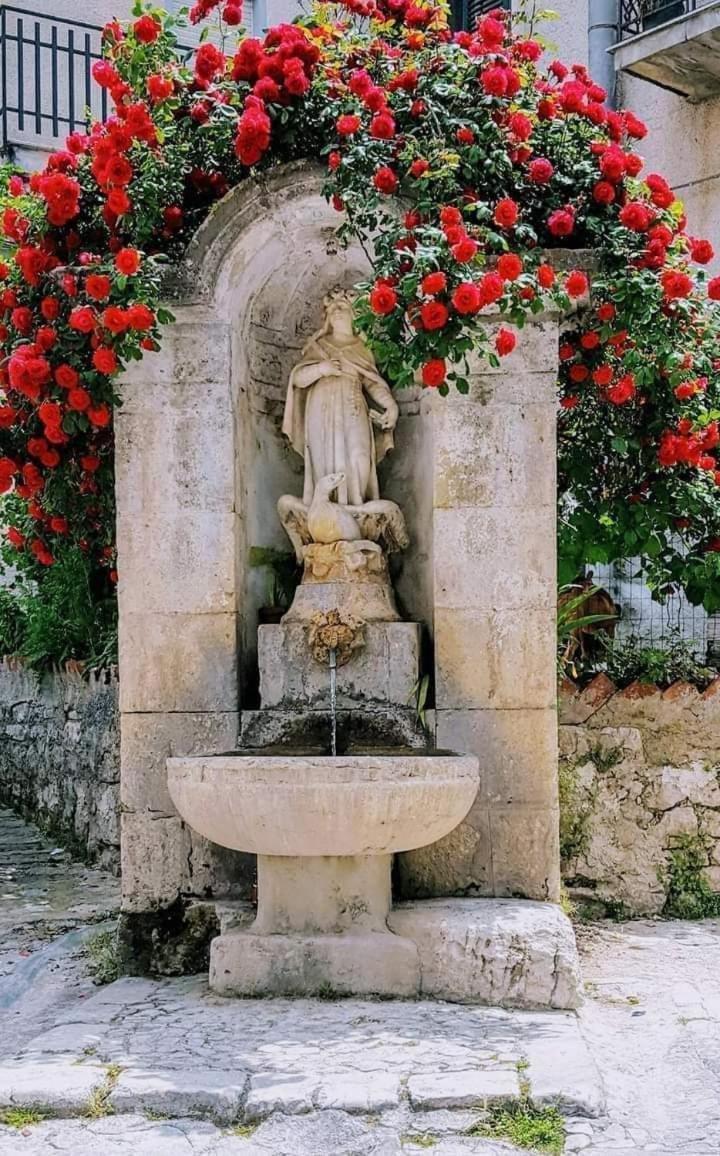 Affittacamere La Cartiera Palazzo Adriano Buitenkant foto